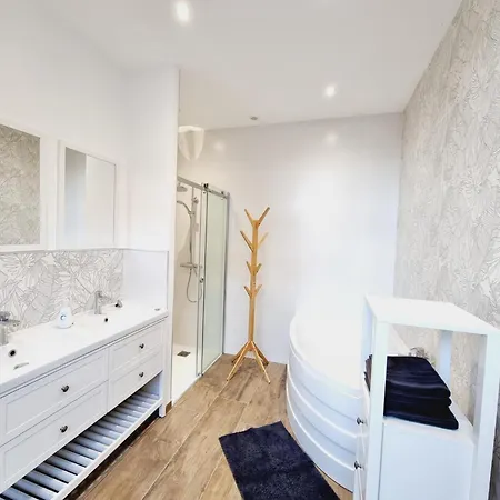 Casa de Férias Maison De Maitre Avec Jardin, Baby-foot, Proche De Cassel Et Plages Du Nord, Inclus ! - Fr-1-510-220